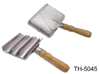 LARGE METAL CURRY COMB
