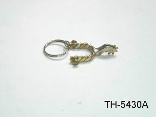 TWISTED WIRE SPUR KEY CHAIN